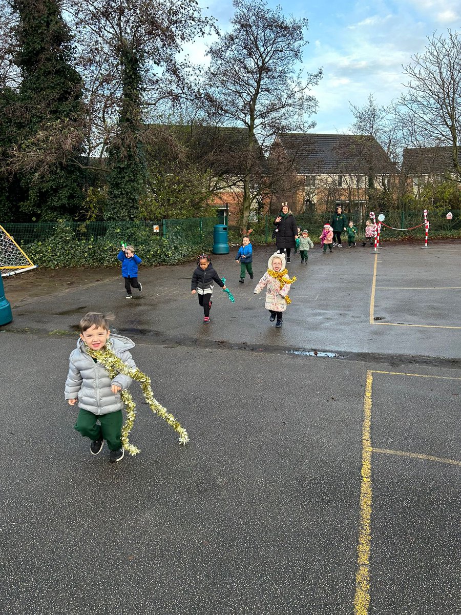 Nursery kicked off the Santa Dash at Christ Church this morning! 🎅🏽🏃🏽 #santasmiles #SGSantaDash <a href="/southseftonssp/">South Sefton SSP</a>