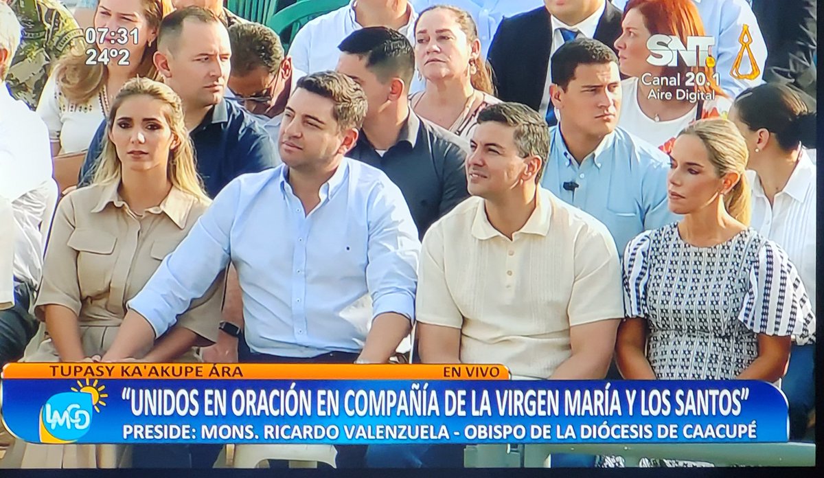 jfergo86's tweet photo. En medio de la misa devotos escrachan a autoridades presentes en Caacupe.
Es la primera vez que veo esto.

La gente se está hartando. https://t.co/koM1XPNgGN