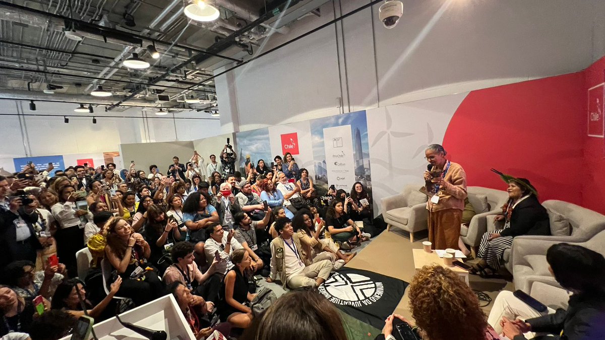 Ministra <a href="/MarinaSilva/">Marina Silva</a> recibe reconocimiento de las juventudes <a href="/rcoylatam/">Cumbre Climática de la Juventud Latinoamericana</a> "Estoy muy feliz de estar aquí con 65 años  viendo como el activismo de ejercí desde mis 17 años viene teniendo frutos. Todavía estamos a tiempo de generar el cambio económico y cultural que necesitamos"