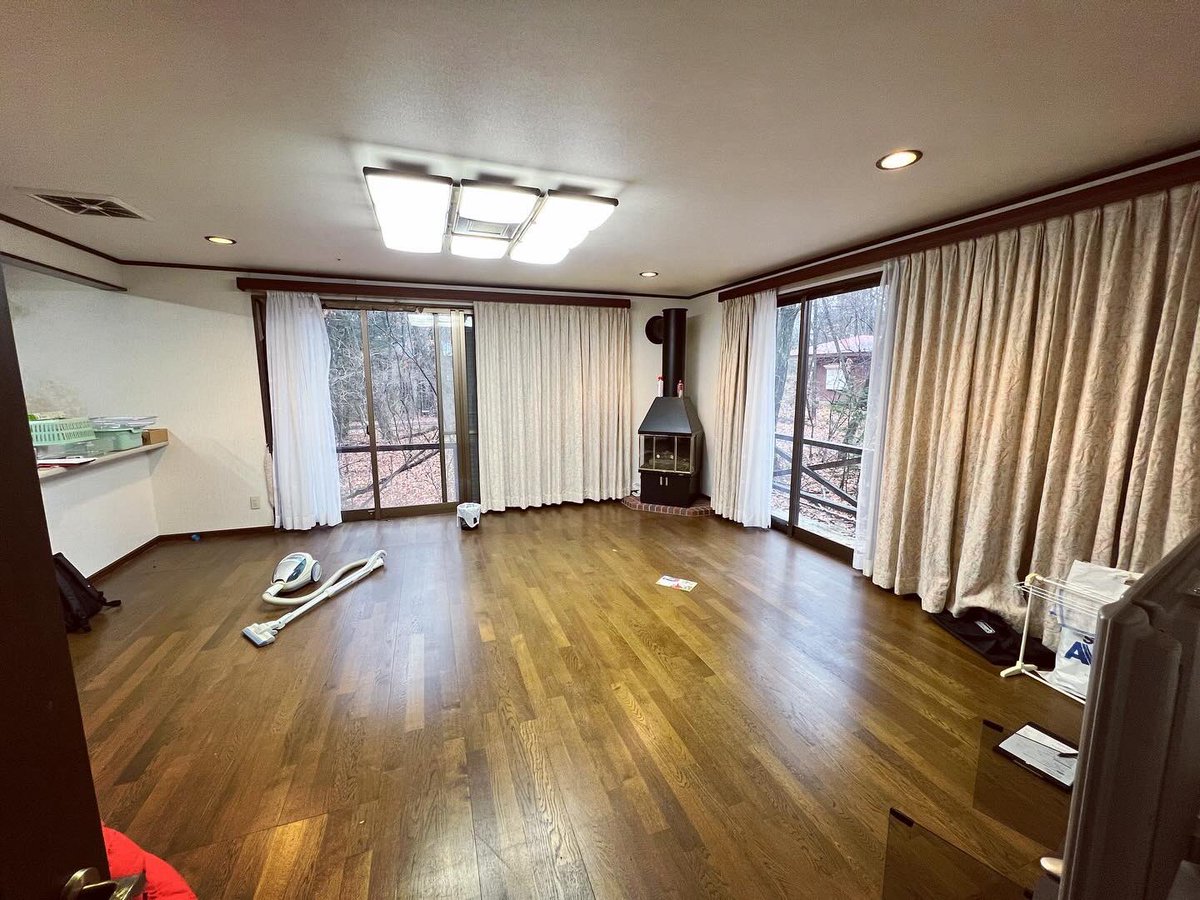 fdesign0613's tweet photo. 先日、軽井沢別荘を簡易宿所へのリフォームのご依頼をいただいて、実際に現地に行ってきました〜！
完成は来年ですが、かなり大掛かりなので楽しみです🙌
気温が東京とは比べ物にならないぐらい寒かった。。。笑 https://t.co/2ttvJw6npx