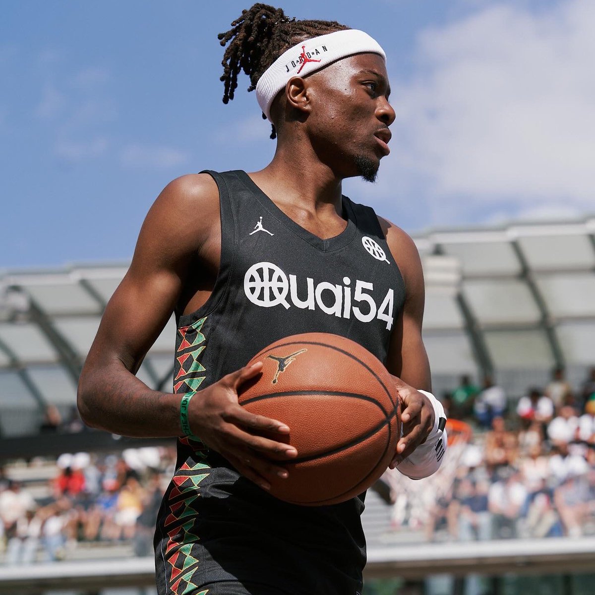 🎅🎄🎁 CONCOURS : GAGNE L’ENSEMBLE COLLECTOR DES JOUEURS POUR LES 20 ANS DU QUAI 54! 🤯
Jamais mis en vente, il est impossible de l’acheter : c’est LE cadeau de Noël exclusif rêvé ! 🎁

Pour participer au #jeuconcours et remporter la tenue noire complète (Maillot + Short 🖤), il