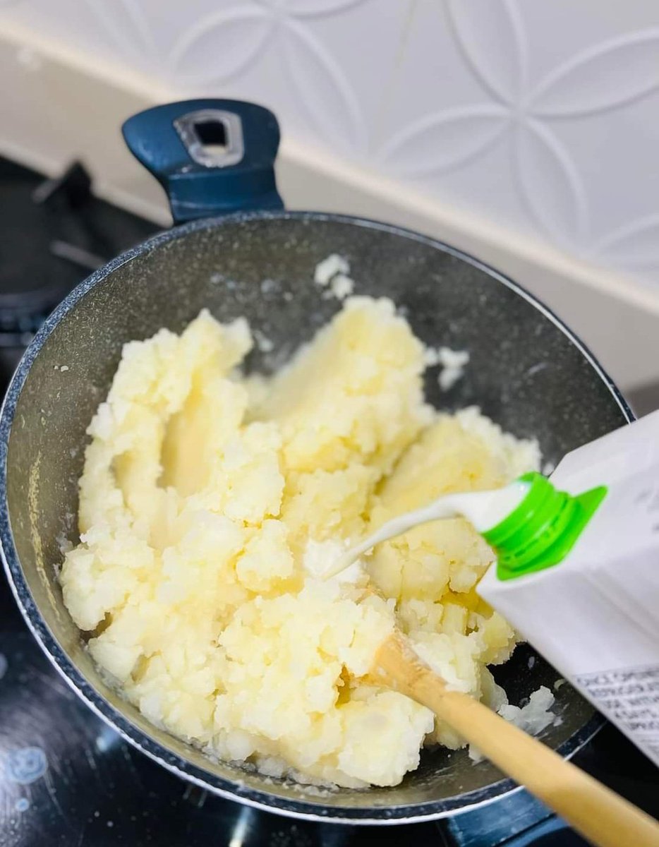 @DairyGivesYouGo Every single year we have to have mash potato on the menu. And we make it the way our grandma did with full cream milk and Salt.  @Saneh_khulu  
#EnjoyDairy
#DairyGivesYouGo