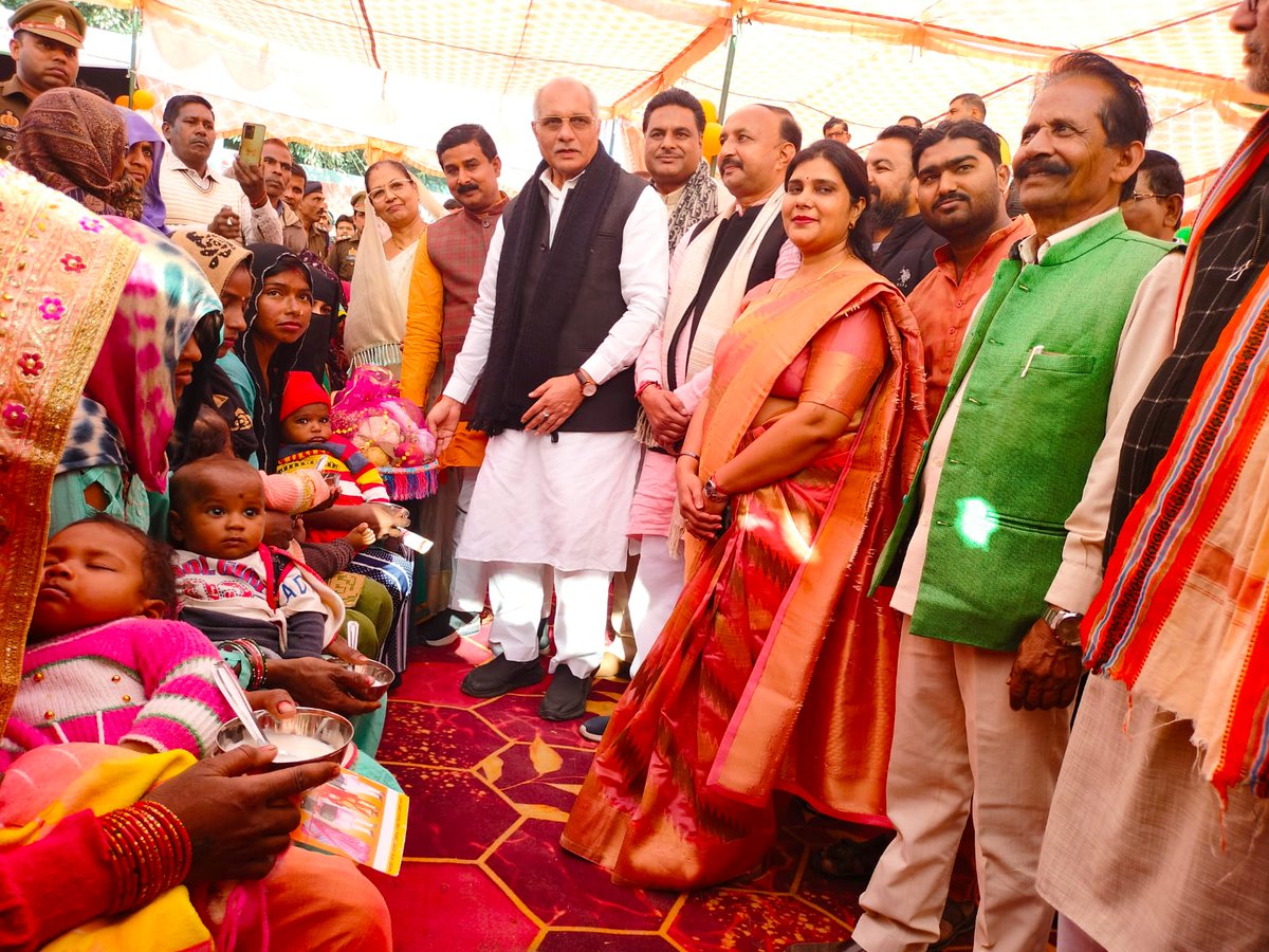 balvikassambhal's tweet photo. आज दिनाक 08.12.2023 को विकास खण्ड सम्भल की ग्राम पंचायत भारतल सिरसी में विकसित भारत संकल्प यात्रा के दौरान माननीय मंत्री जी धर्मपाल सिंह जी द्वारा बाल विकास सेवा एवं पुष्टाहार विभाग की ओर से  गभवती महिलाओं की गोद भराई तथा 6 माह पूर्ण किए गए बच्चों का अन्नप्राशन कराया गया। https://t.co/YunBFIlCJX