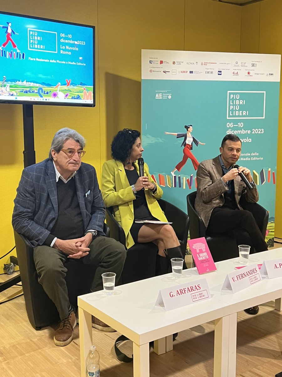 🛑 LIVE dalla #Fiera Nazionale della Piccola e Media Editoria! 
📚È iniziata la presentazione del #libro "Il grande banchetto" di <a href="/PicassoAntonio/">Antonio Picasso</a> (Paesi Edizioni). <a href="/GiorgioArfaras/">Giorgio Arfaras</a> e <a href="/veronicaRAN24/">Veronica Fernandes</a> ne parlano con l’autore! 
@piulibri23 
#ilgrandebanchetto #cibo #geopolitica #food