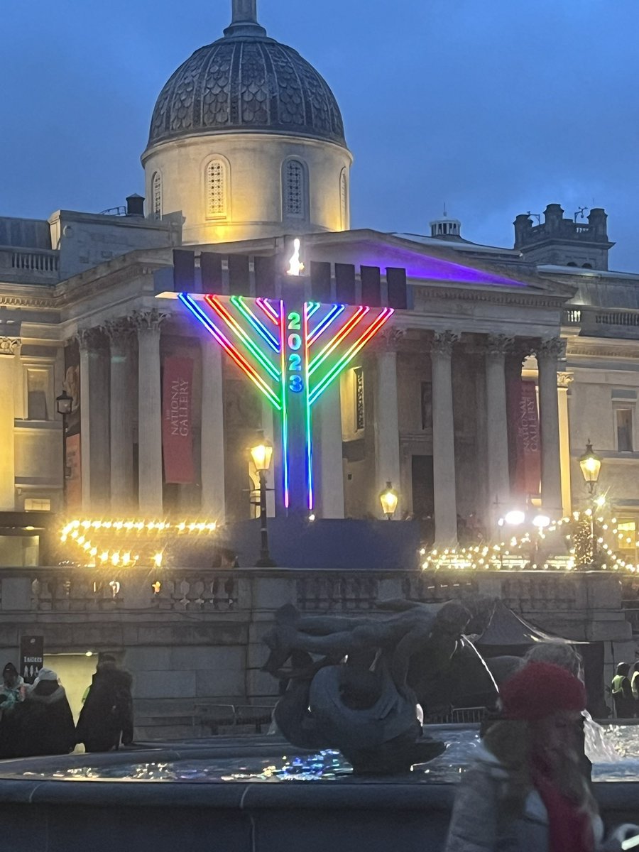 Claud_Mendoza's tweet photo. A sight to behold. Beautiful @JLC_uk Chanukiah in the heart of London. Chag Chanukah Sameach #lightwithpride https://t.co/TOpE5Tlb6Q