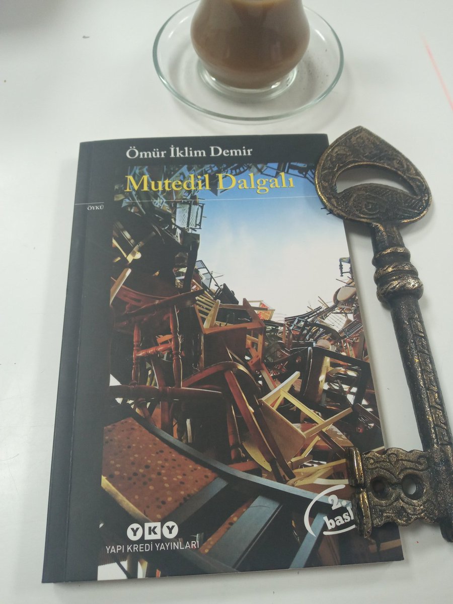 AbbasUNAL's tweet photo. Böylesi yağmurlu havada öykü okumaktan, bir yazarın dünyasında dolaşmaktan ve içe dönmekten daha iyi ne yapılabilir. https://t.co/cNXUyH5KnC
