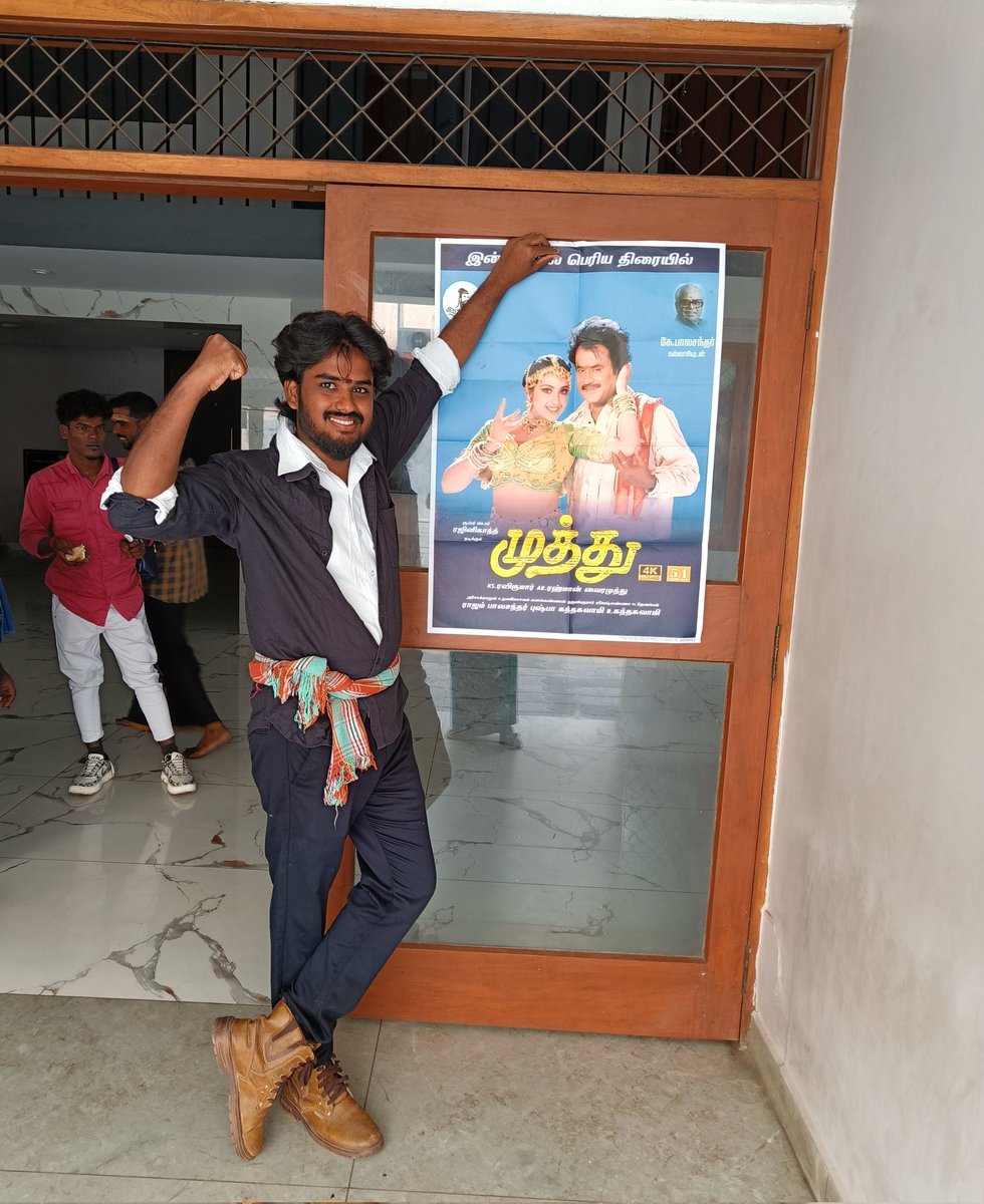 Ranjith1791995's tweet photo. வரவேண்டிய நேரத்துல கரெக்ட்-ஆ வருவேன்.🥰
உடுமலை அனுஷம் திரையரங்கில் முத்து திருவிழா 
#MuthuTrailer 

 #25YearsofMuthuinJapan 
#MuthuMovie re-releasing in theatres near you on Dec 8th.  4K

@rajinikanth
@Actressmeena16
@ksravikumardir
@arrahman 
@Vairamuthu
 
#28YearsOfMuthu https://t.co/fsT63JQvQv