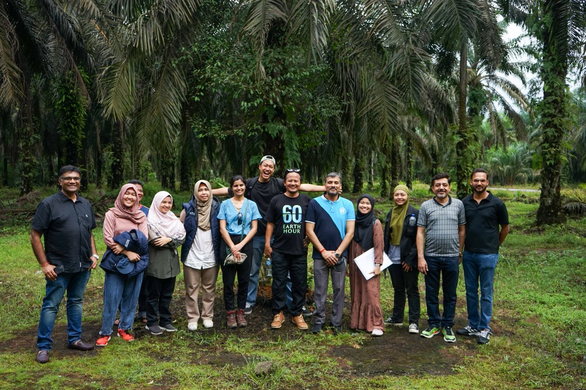 WWFINDIA's tweet photo. WWF-India recently concluded a multi-stakeholder visit to Jakarta and the Riau province of Indonesia along with @WWFIndonesia to explore #sustainability in the palm oil sector and pave the way for #sustainable #palmoil practices.
@HSBC @WeAreLDC @IVPA_India @AjantaCares https://t.co/gKMur7J9AK