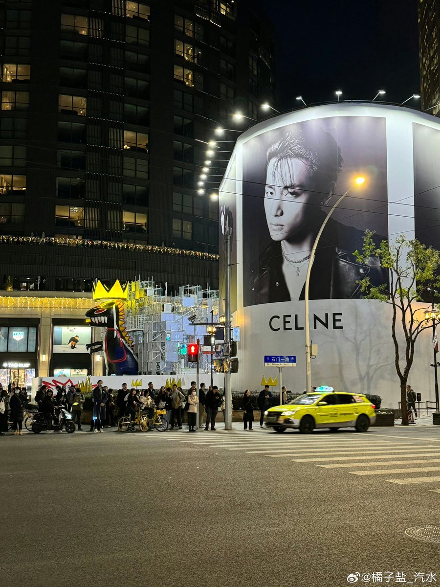 KIMTAEHYUNGBAR_'s tweet photo. Shanghai at Night🌃🖤

#KIMTAEHYUNG #태형 https://t.co/TXBhUaYQGF