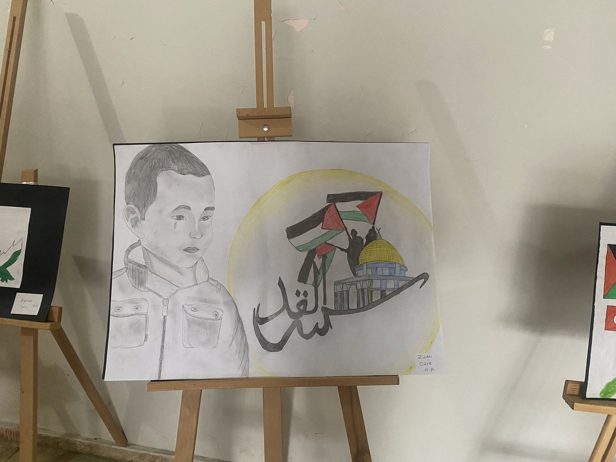 Görsel Sanatlar Dersi öğretmeniz Hasan Işık’ın öncülüğünde okulumuz öğrencilerinin hazırlamış oldukları KUDÜS KONULU RESİM SERGİMİZ farkındalık yaratmak amacıyla öğrencilerimizin ve velilerimizin beğenisine sunulmuştur.