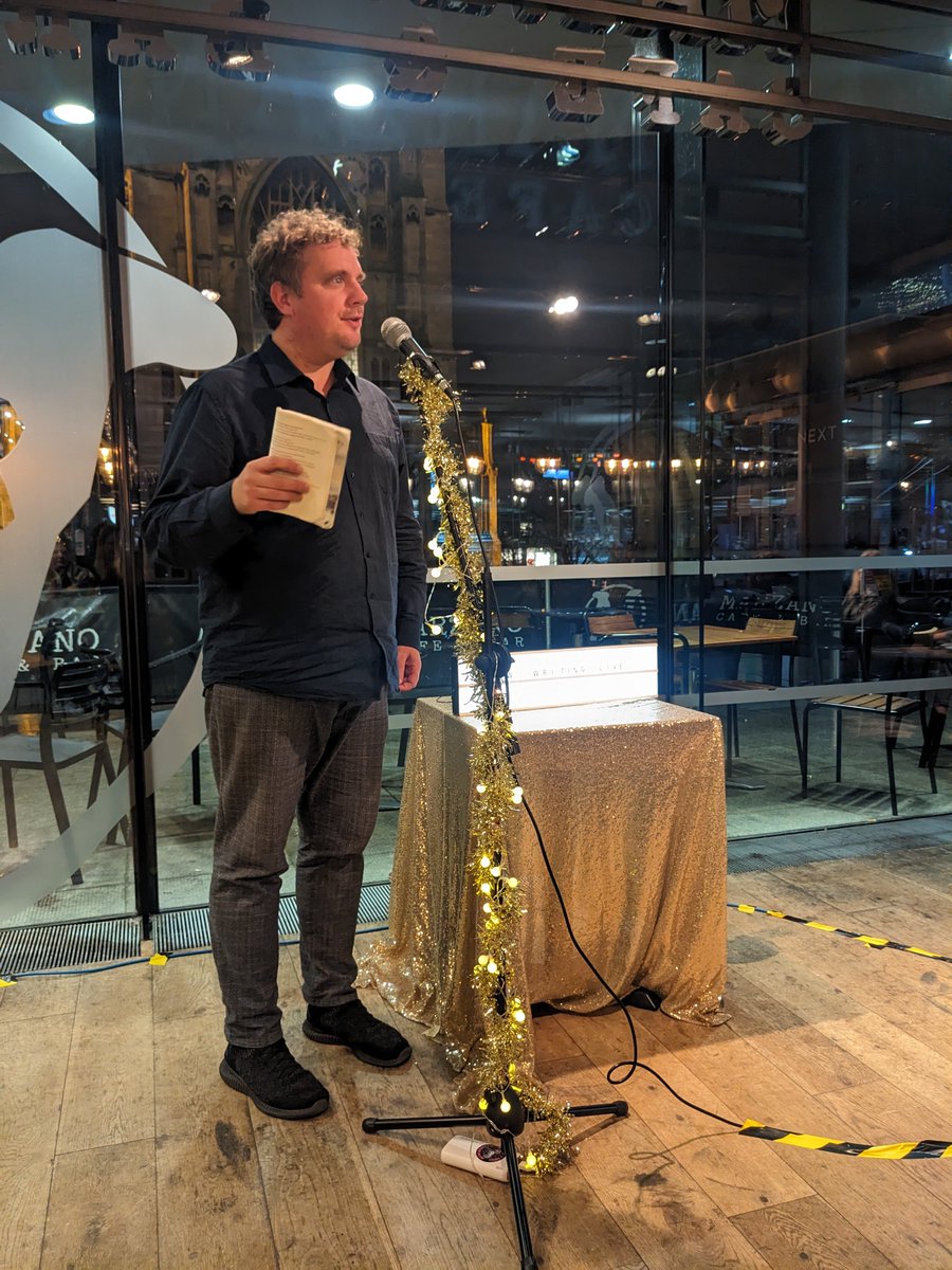 Thank you <a href="/JohnOsRadioHead/">John Osborne</a> for such a brilliant performance last night for #NewWritingLive! Bravo to all our <a href="/uealdc/">Literature@UEA</a> student readers! 🔥👏