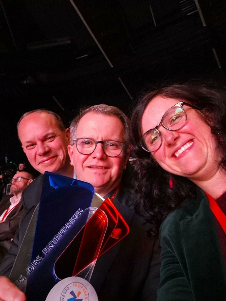Oranogroup's tweet photo. 👏Bravo aux équipes d’#Orano qui ont remporté le #Trophees87 dans la catégorie « Elles innovent »  et récompensent 2 ans de travail pour la concrétisation de deux pilotes industriels sur le #recyclages des #voitures électriques. https://t.co/mmQQNko4wm