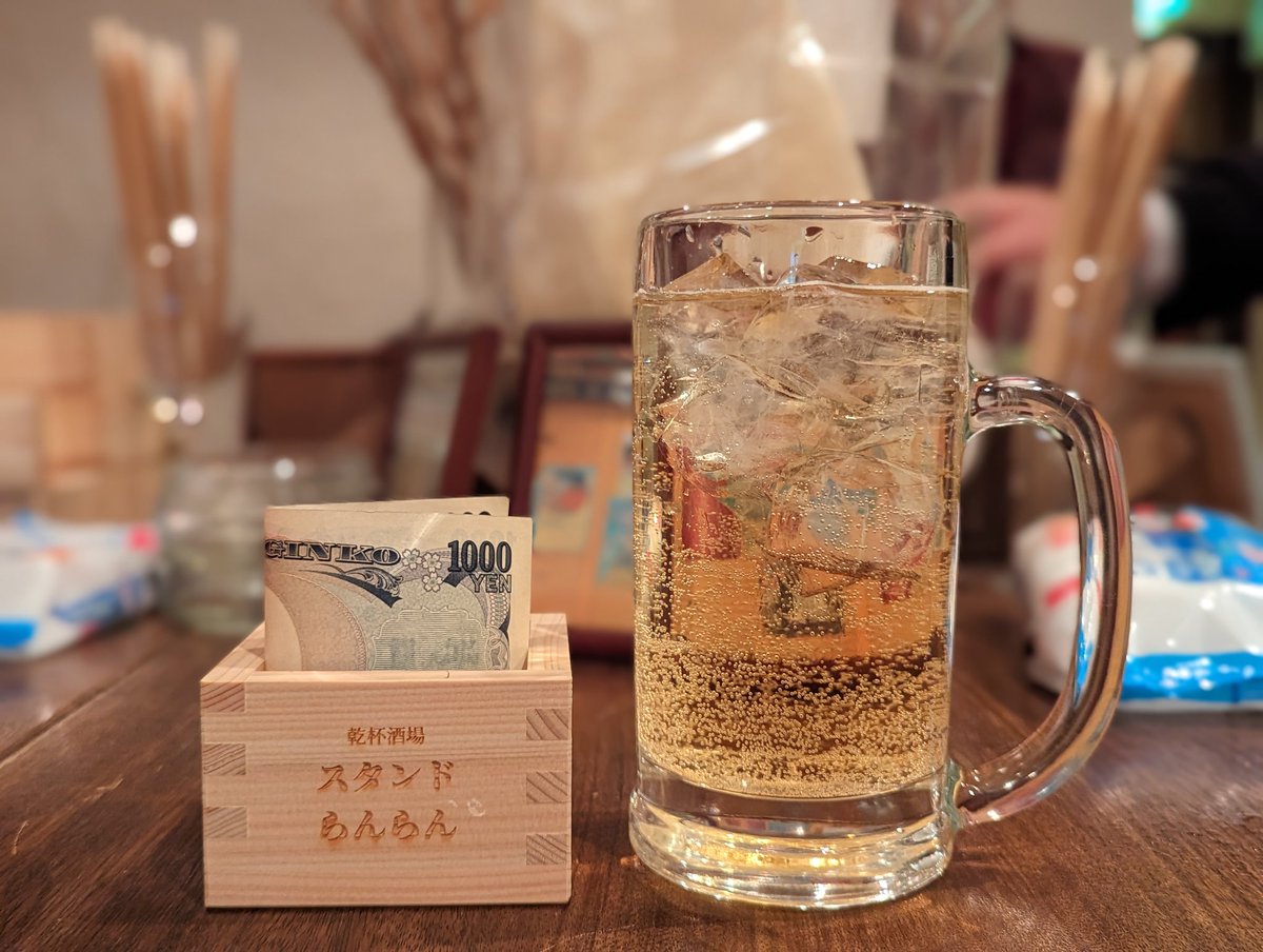 SCA_KUMA's tweet photo. 今日は神戸三宮に来てます🍺😊
1軒目は “スタンドらんらん神戸三宮店” 
会員制・紹介制の立ち呑み♪

#ハイボール 
#サイコロでゾロ目が出たら最初の1杯無料 
#神戸 #三宮 #立ち呑み 
#鶏肉ゴロゴロのクリーム煮 https://t.co/UWFkpQva0u