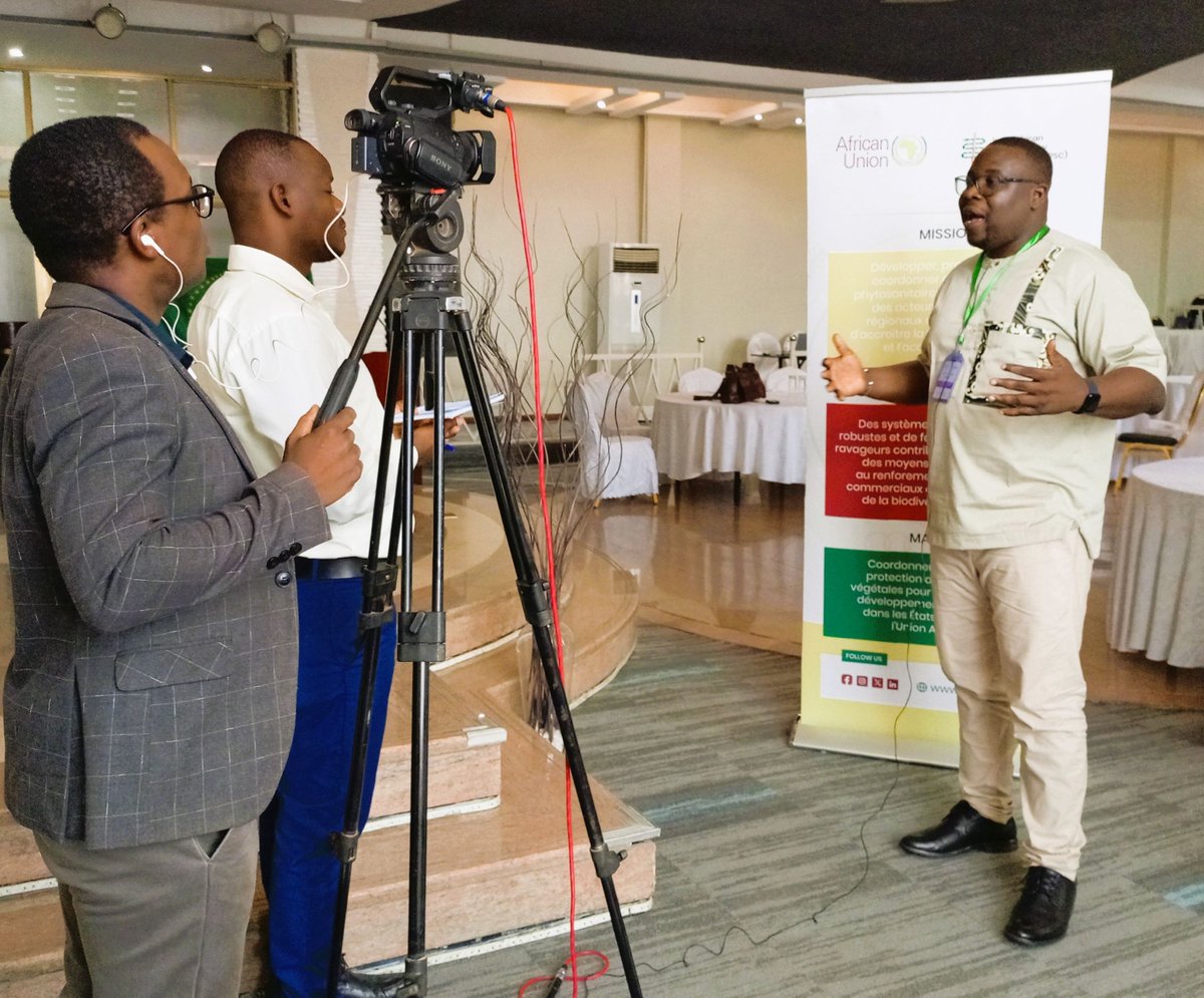 iapsc2's tweet photo. AU-#IAPSC Coordinator Dr @SaliouNiassy outlines to members of the press from Ministry of Agriculture in #Zambia, measures IAPSC has put in place to fully support and work jointly with #AU member states &amp; stakeholders, in the implementation of the #planthealthstrategy for Africa. https://t.co/V5xOHvf4Se