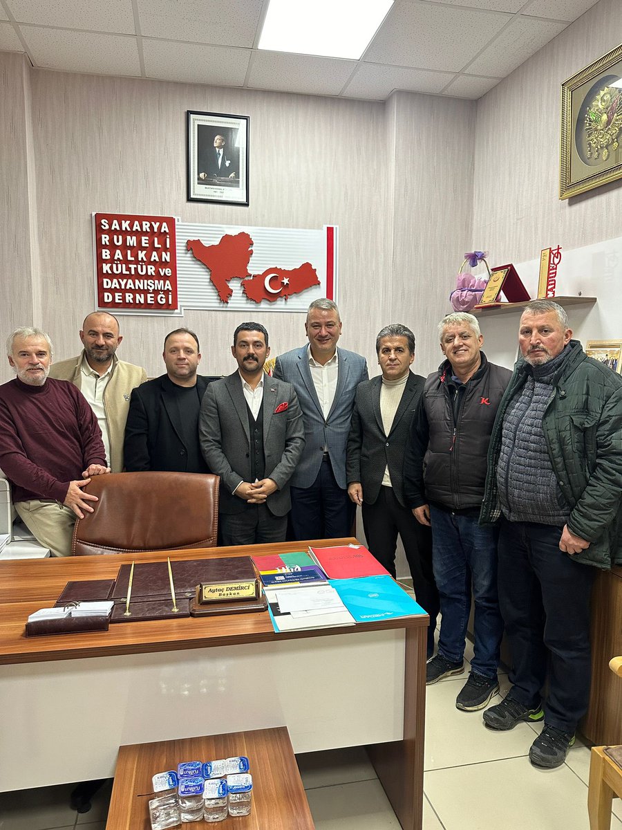 osmancelikSRD's tweet photo. Üyesi olmaktan onur duyduğum  Sakarya Rumeli Balkan Kültür Ve Dayanışma Derneğimize ziyarette bulunduk. Dernek Başkanımız Aytaç Demirci başta olmak üzere dernek yöneticilerimize çok teşekkür ediyor, çalışmalarında başarılar diliyorum.@RumeliSakarya @Aytademirci3 https://t.co/mZuuDZxi9z