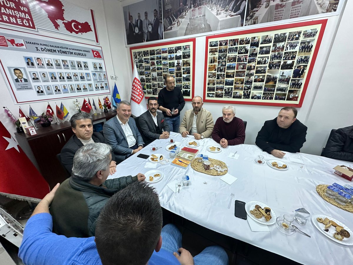 osmancelikSRD's tweet photo. Üyesi olmaktan onur duyduğum  Sakarya Rumeli Balkan Kültür Ve Dayanışma Derneğimize ziyarette bulunduk. Dernek Başkanımız Aytaç Demirci başta olmak üzere dernek yöneticilerimize çok teşekkür ediyor, çalışmalarında başarılar diliyorum.@RumeliSakarya @Aytademirci3 https://t.co/mZuuDZxi9z
