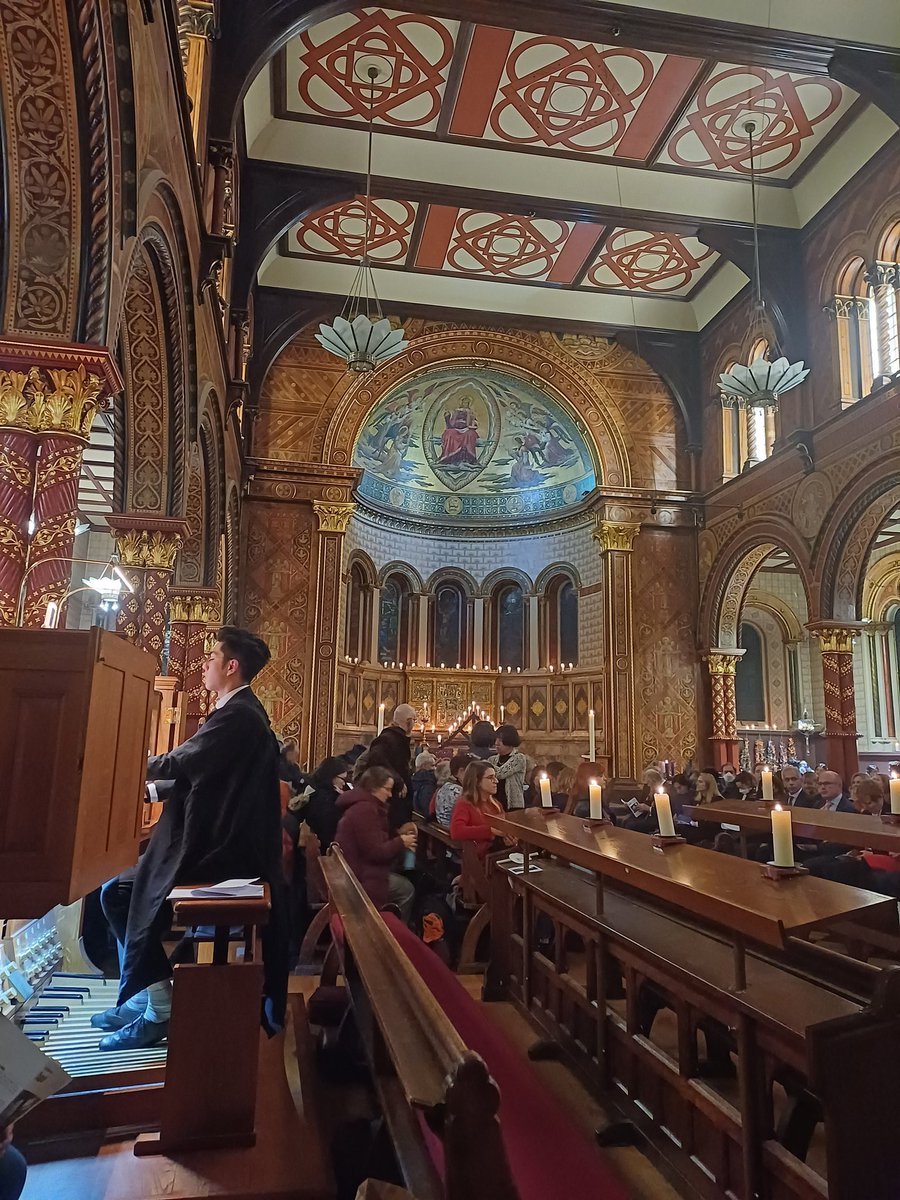 pottedpelissier's tweet photo. Glorious @KingsCollegeLon Choir in the Chapel last night. So good to hear #HerbertHowells 'Magnificat'. @KCLalumni @kclsu @JoePelissier @GramophoneMag @BMusicSociety https://t.co/u9J9zJKy8P