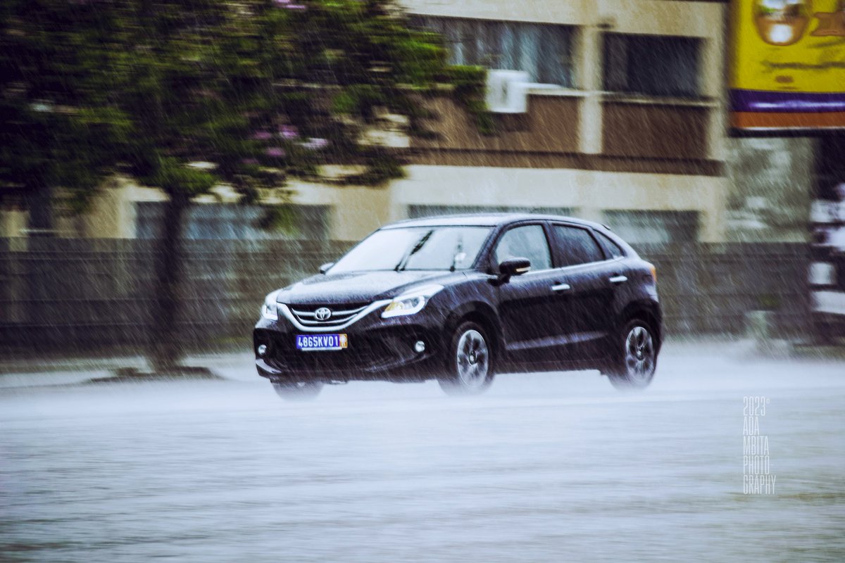 adambita237's tweet image. Sous une pluie très fort hier dans les rues de Koumassi 

Balade dans les rues d&apos;#Abidjan, 

Découvrir la #cotedivoire🇨🇮 ➡😱🌇💚❤💛

#mboapic #street #streetphotographer #PhotographyDay #igerscotedivoire
#BaladeEnCotedIvoire