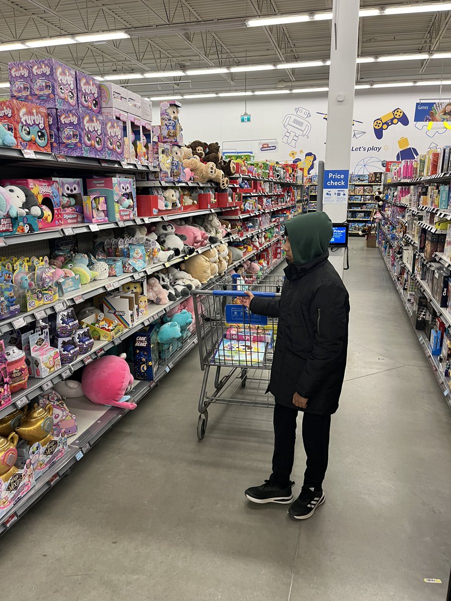 ms_ctobias's tweet image. Our annual shopping trip with our grade 8 student council members was a huge success thanks to a last minute donation @CaradocPS ! Thanks @FatimaLeal21 for the company and shopping excursion! We can’t wait to drop it off @RMHCSWO @audrey_stephen @MmePerreault #tvdsb