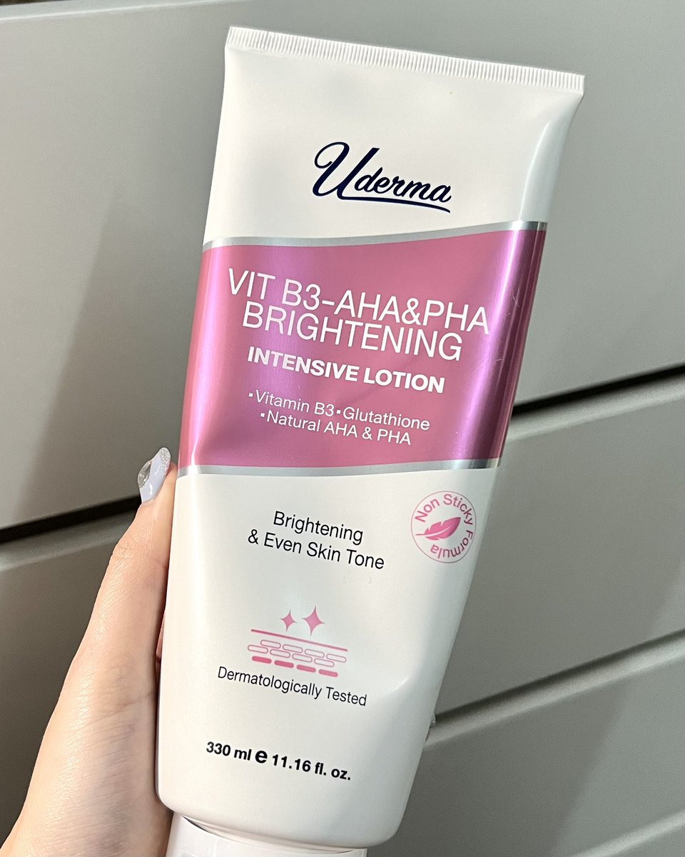 smilexjynx's tweet image. อยากให้ลองโลชั่นของยูเดอร์มา สูตรผิวใสเข้มข้น หลอดชมพูอะ คนผิว sensitive หมองคล้ำง่ายแบบเรา คือต้องมี🥺 คือช่วยผลัดเซลล์ผิวอ่อน ๆ ปรับผิวกระจ่างใสและสม่ำเสมอขึ้น ลดผิวหมอง ซึมง่ายมาก! ทาแล้วซึมเลย ผิวไม่เหนียว 10/10! ผ่านการทดสอบโดยแพทย์ผู้เชี่ยวชาญด้านผิวหนังด้วย…