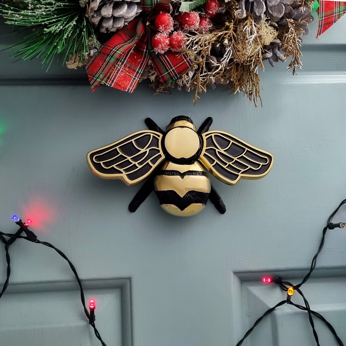 MetalFoundry's tweet photo. Your Christmas door isn't complete without a Bee Door Knocker! 

It's always fun to incorporate something unexpected and whimsical into holiday décor. Shop now at https://t.co/T6HMi2nVFX or by clicking the link in the image.

#homedecor #christmasdecorideas #handmadegifts https://t.co/Ll1zSfEW9y
