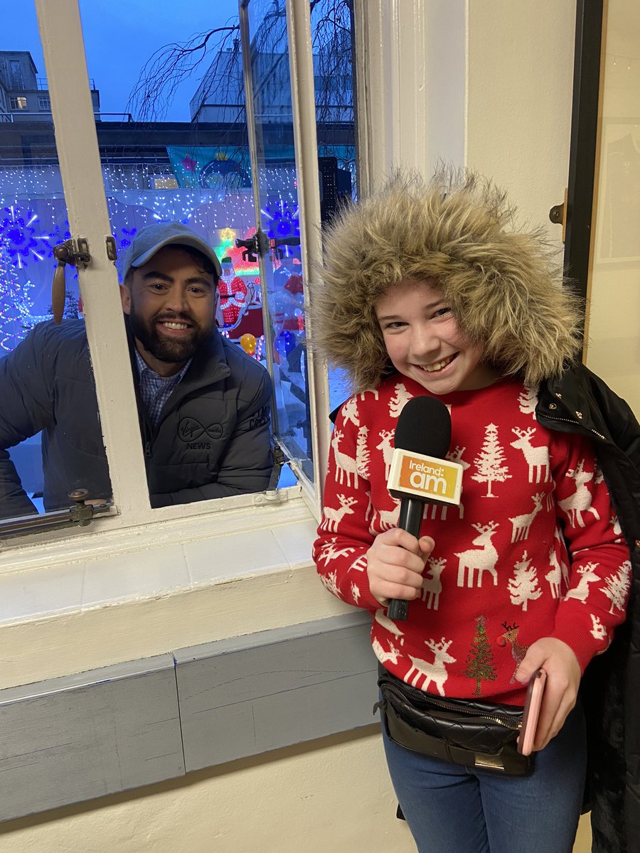 Practicing presenting in Crumlin this morn with Deric before her clinic🎄 she’s doing amazing thanks to family, her snas and teachers  <a href="/deric_tv/">Deric</a> <a href="/KilcloonPrincip/">KilcloonNS</a> <a href="/IrelandAMVMTV/">Ireland AM</a> <a href="/ShellB182/">Michelle Butler</a>