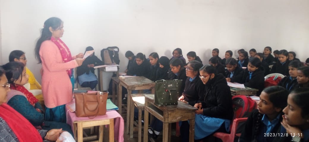 dpobasti's tweet photo. महिला कल्याण विभाग द्वारा ‘बेटी बचाओ-बेटी पढ़ाओ पखवाड़ा’ का आयोजन किया जा रहा है जिसके अन्तर्गत बेगम खैर बालिका इंटर कॉलेज बस्ती में बालिकाओं को पॉक्सो अधिनियम, घरेलू हिंसा अधिनियम, दहेज़ प्रतिषेध अधिनियम, बाल विवाह प्रतिषेध अधिनियम आदि सम्बंधित जागरूक किया गया।#upmahilakalyan https://t.co/T6gAazykOv