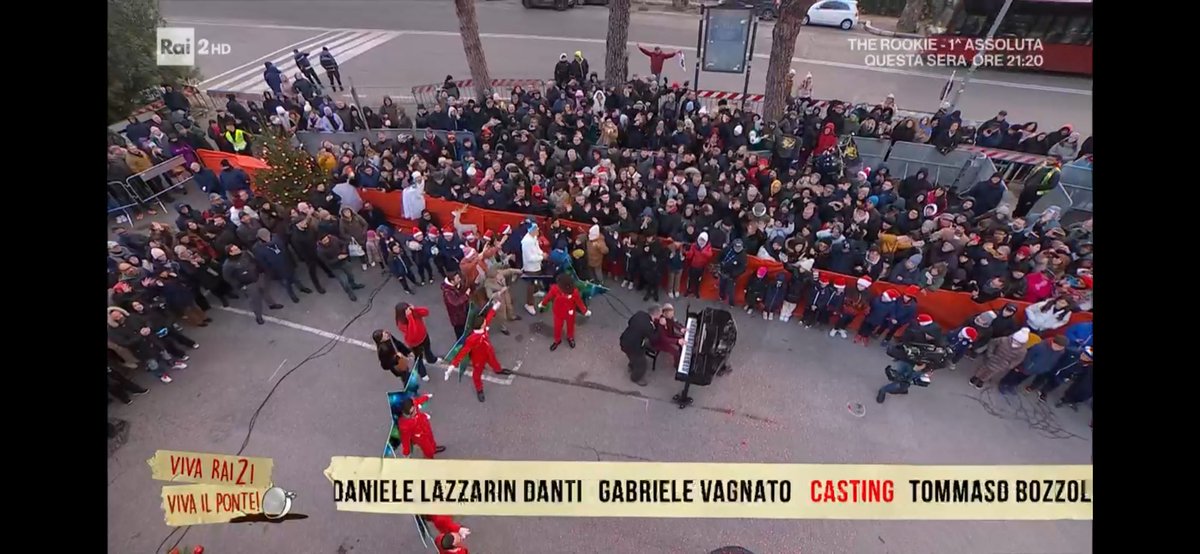 Gran finale con Elvis a <a href="/ViVaRai2Off/">Viva Rai 2</a> 🔥🔥🔥🔥🔥🔥 <a href="/MatthewLeeMusic/">MATTHEW LEE</a> <a href="/Fiorello/">Rosario Fiorello</a> 🔥🔥🔥