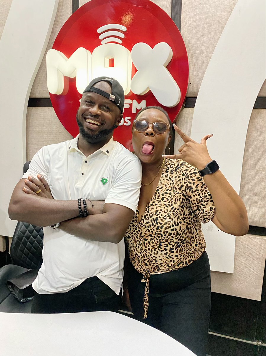 Max1023FM's tweet image. @anointedmouthcfr  to @ellathefourth  you never see anything ,you go feel am😂
.
.
#maxbreakfast #maxfm