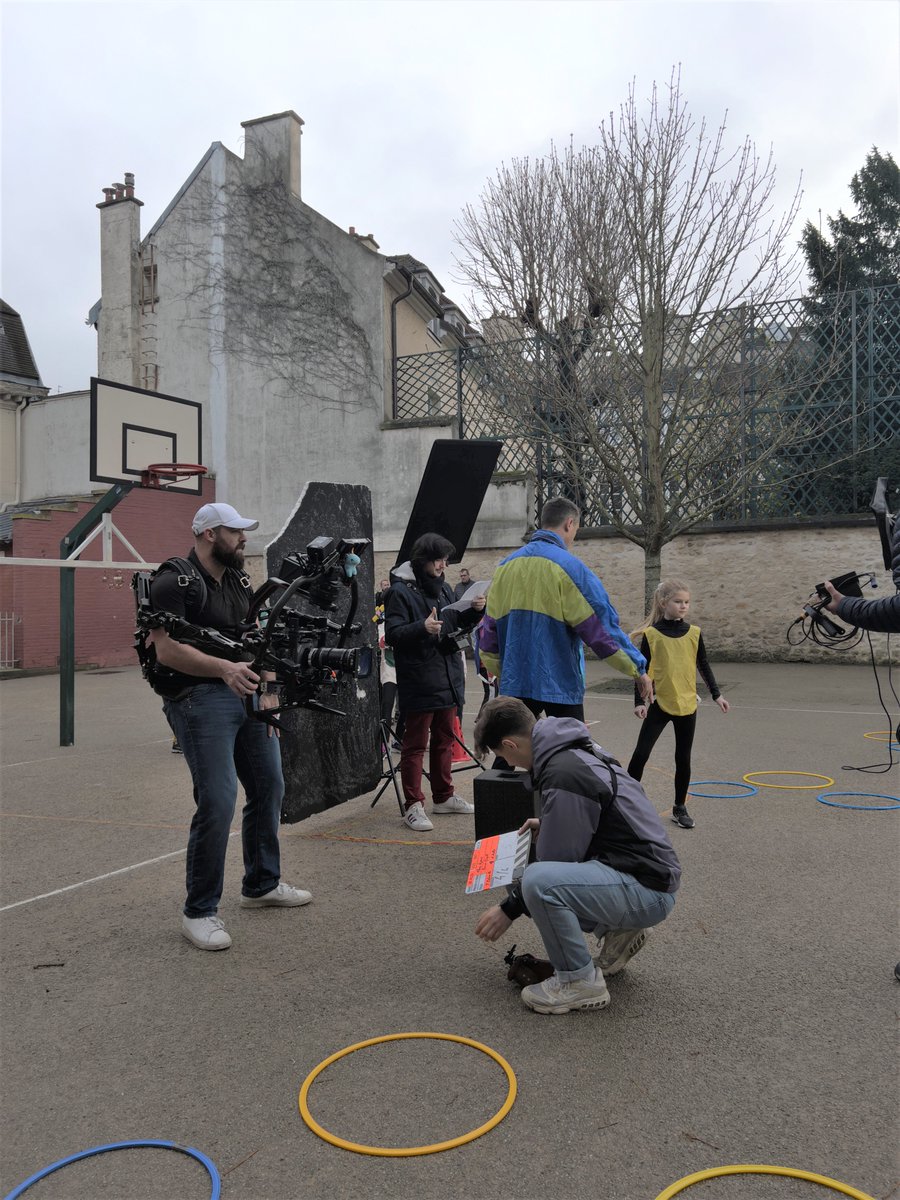 St-Germain-en-Laye (@stgermainlaye) on Twitter photo Les équipes de <a href="/com1poissonprod/">COMME UN POISSON DANS L'EAU PRODUCTIONS</a> tournent actuellement une vidéo à Saint-Germain-en-Laye !
On ne vous en dit pas plus, mais vous aurez la chance de la découvrir lors de la cérémonie des vœux, le 13 janvier prochain… Les équipes de <a href="/com1poissonprod/">COMME UN POISSON DANS L'EAU PRODUCTIONS</a> tournent actuellement une vidéo à Saint-Germain-en-Laye !
On ne vous en dit pas plus, mais vous aurez la chance de la découvrir lors de la cérémonie des vœux, le 13 janvier prochain…