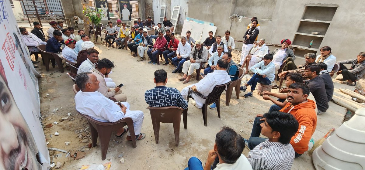 dgurjarofficial's tweet photo. मेरे अपने ही मेरी ताकत हैं।

आज भीलवाड़ा आवास पर विधानसभा क्षेत्र से आए कांग्रेस कार्यकर्ताओं, समर्थकों तथा क्षेत्रवासियों ने मुलाकात की।

अपनों से लगातार मिल रहा स्नेह और समर्थन मुझे हिम्मत और ताक़त दे रहा है।

मैं जीवनभर आपका बेटा, आपका भाई बनकर आपकी सेवा करता रहूंगा।🙏 https://t.co/ujB1JBg29O