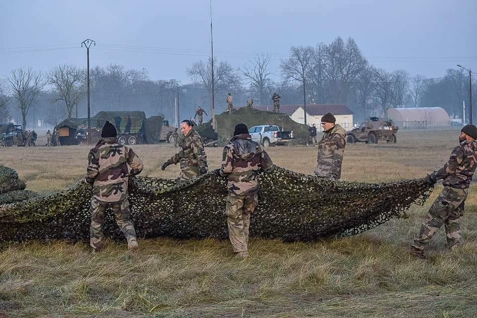 comlogterre1's tweet image. A la suite de l’exercice #BIA23 les soldats du @503eRT s’affairent pour le volet dynamique de la #PIHEDN23 !
Le poste de commandent du détachement avancé de soutien (DAS) y est remonté afin d’être présenté aux autorités et visiteurs à venir… 
#LogOps #CapaciTerre