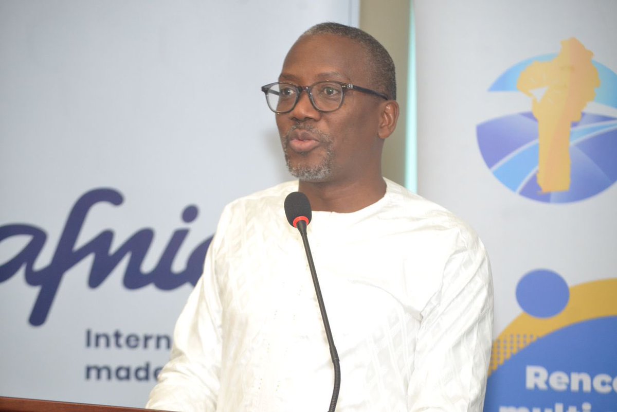 Discussions autour des points d'échanges par Hervé HOUNZANDJI, président <a href="/isocbenin/">Internet Society Chapitre du Bénin</a> et Jean Baptiste Millogo , Directeur Technologie Internet et Développement à <a href="/internetsociety/">Internet Society</a>. Il faut avoir plusieurs points d'échanges.

#BDF2023