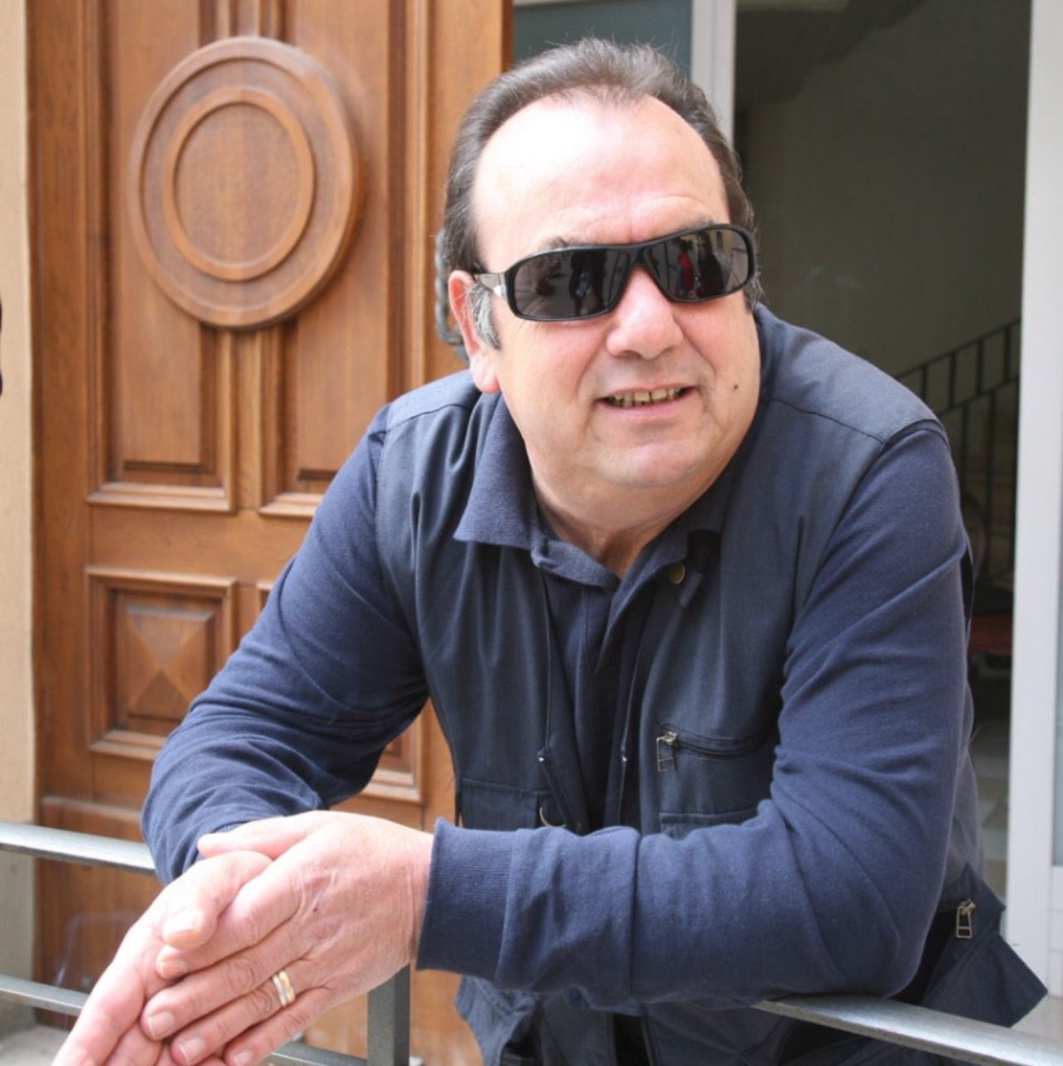GPostiglione's tweet photo. Oggi segna un decennio da quando abbiamo detto troppo presto addio a Nino Postiglione, mio padre, una figura che ha lasciato un'impronta indelebile nel mondo delle comunicazioni in Italia. Dieci anni fa, il cielo ha guadagnato una stella, mentre noi perdevamo un pioniere https://t.co/ULKuAlvNlm
