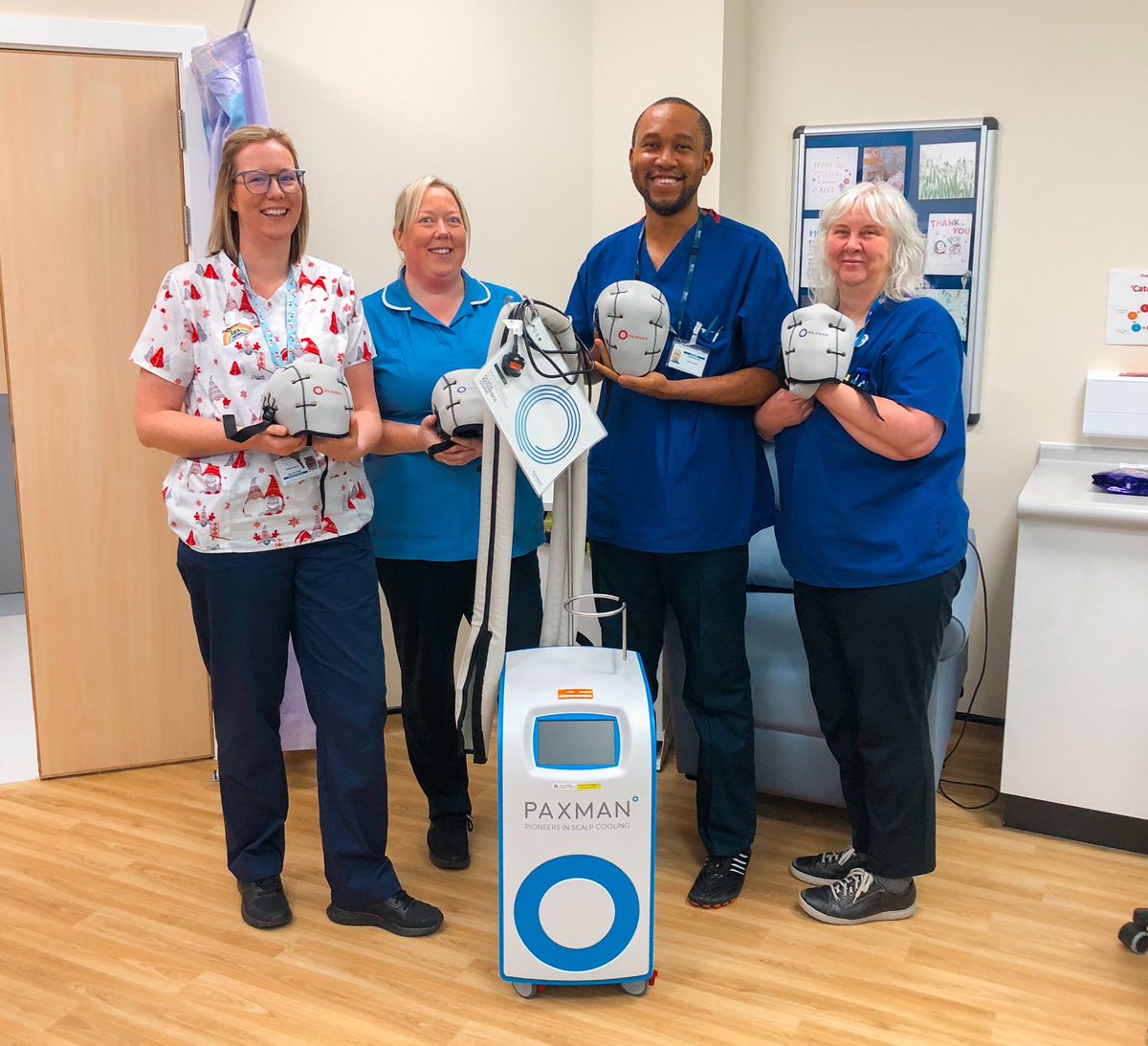 Amazing effort by all the new starters at County Hospital @UHNM_NHS this morning - i was chuffed to bits by your enthusiasm! They are ready to educate patients about @scalpcooling and all the benefits of cold cap treatment! ✌🏾💙 #changingthefaceofcancer
