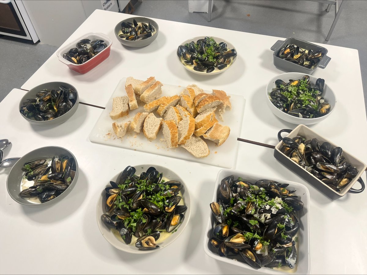 ParksideCulling's tweet image. Our yr 8, 12 &amp;amp; 13 students cooked up a storm with some amazing rope grown mussels which were provided for free by the Fish in School Hero programme. They prepared and cooked Moules Mariniere which was delicious 👩🏽‍🍳#FishHeroes #trysomethingnew #freefish #mightymussels #parkside