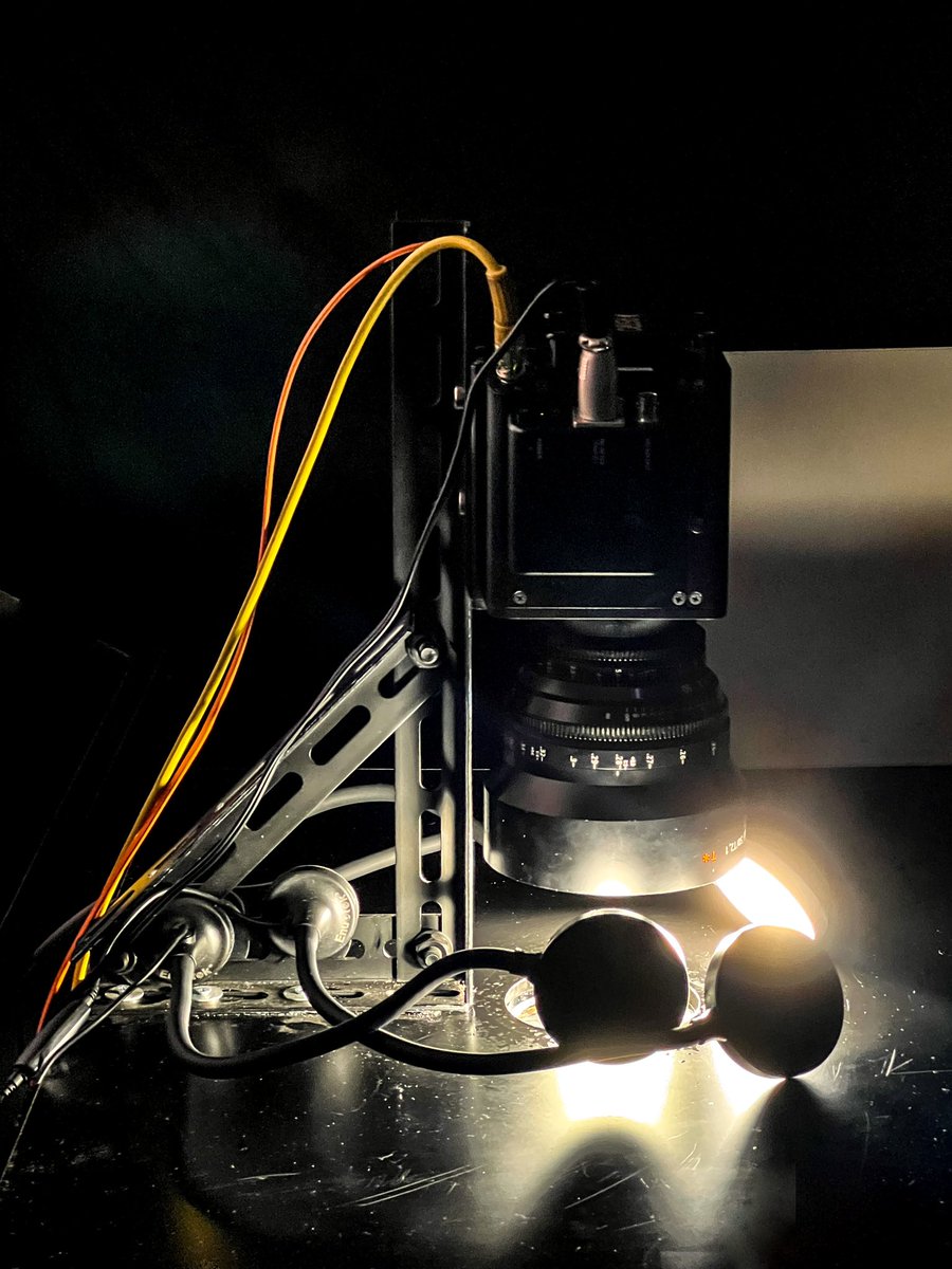 akikonkym's tweet photo. 12/9-10 NHK徳島放送局にて、『Techであそぼ』巡回展示です。
私は各国の砂を11ヶ国語のルーツを持つ声で触れてゆく『Hello, I Love You, Good Bye』を展示しています。8kカメラ&amp;ディスプレイで見る砂は、色の幅も多く感じられて綺麗です。 https://t.co/qTRuE5Lue0