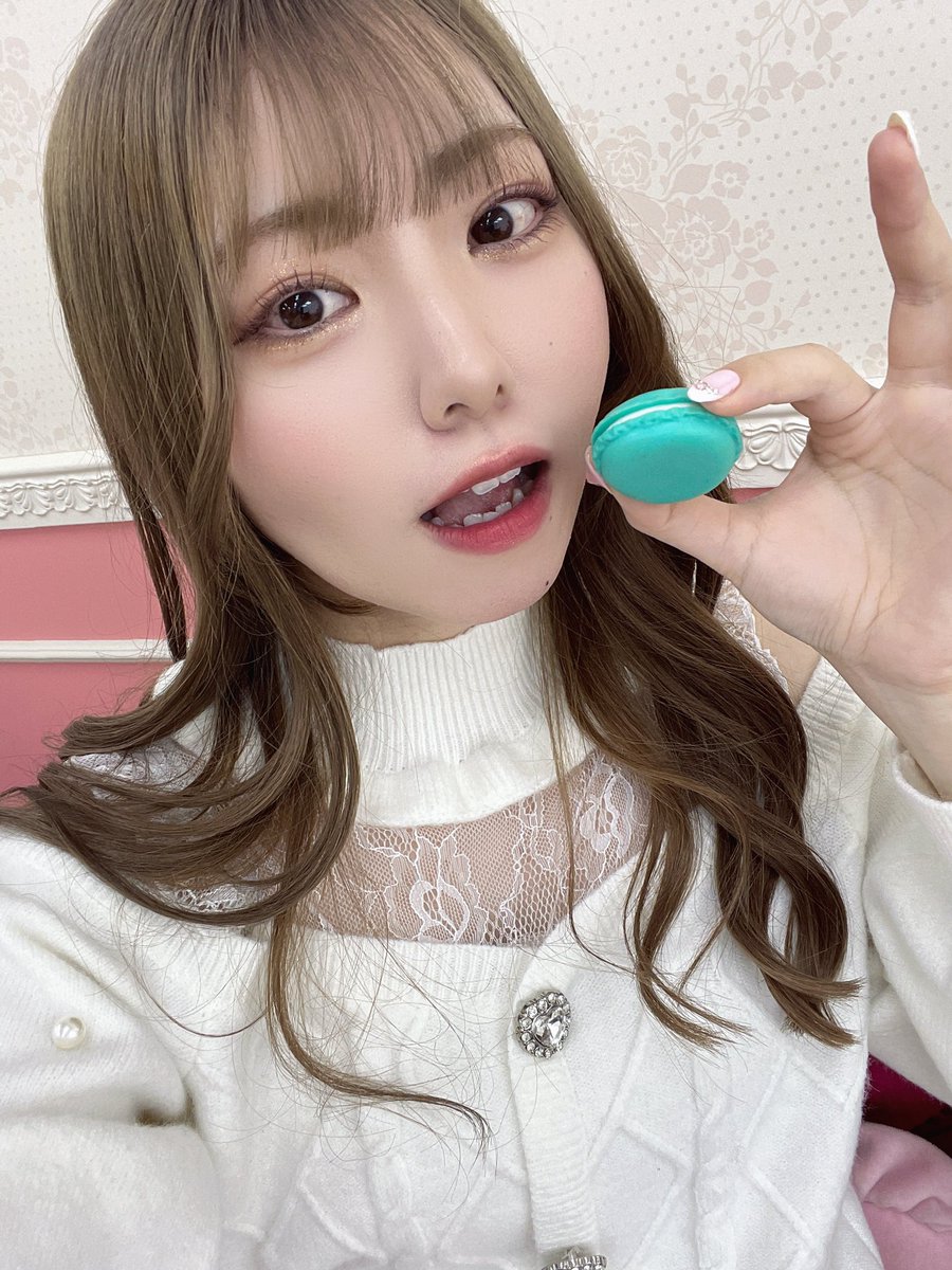 jla_axlt's tweet photo. どうでもいいけどマカロンたべたーいっ🎶 https://t.co/2sUwcfl9Du