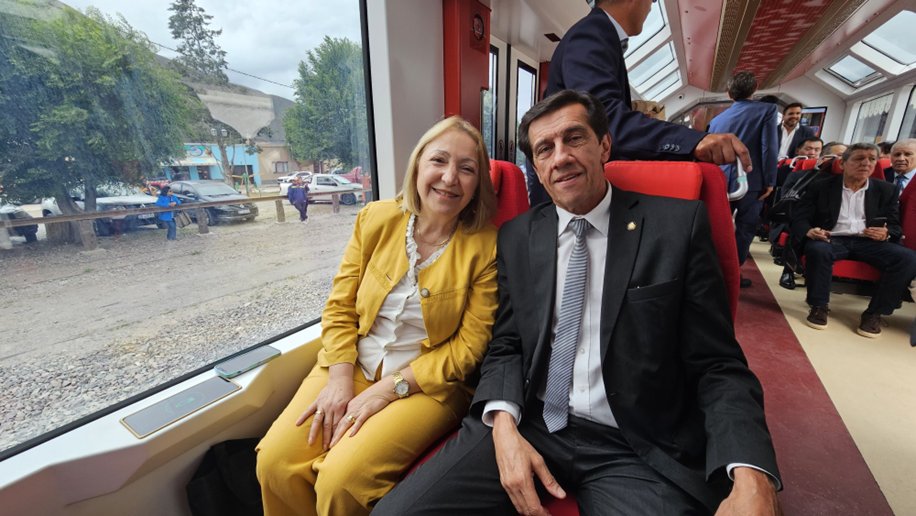 Inauguración del Tren Turístico de la Quebrada.
Paisajes de #Jujuy recorridos a través de esta obra llevada a cabo por el mejor gobernador de la historia de nuestra provincia, <a href="/GerardoMorales/">Gerardo Morales</a>.
Primer viaje. Hito para el el turismo, el desarrollo y beneficio de todos los jujeños.