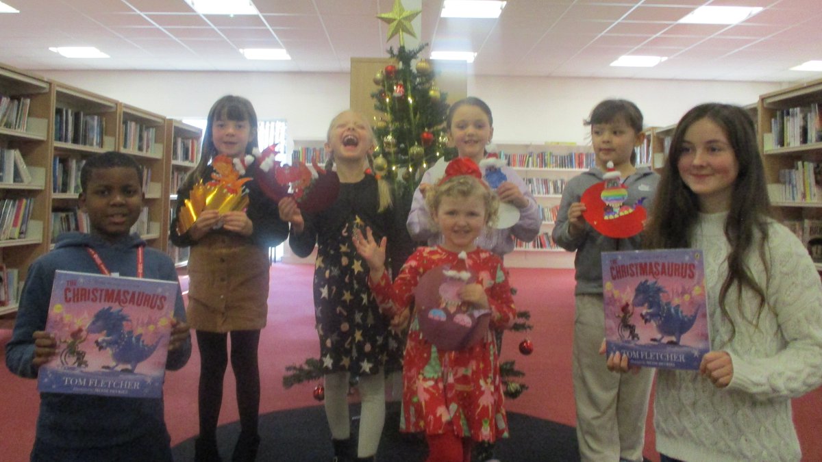 LancsLibraries's tweet photo. Fun for all at our Shared Reading Event at #ClaytonGreen Library where we all joined in reading the Christmasaurus by Tom Fletcher
Thanks to our #CultureHack Ben and our Duke of Edinburgh volunteer Sophie https://t.co/n4w8RuaeWF
