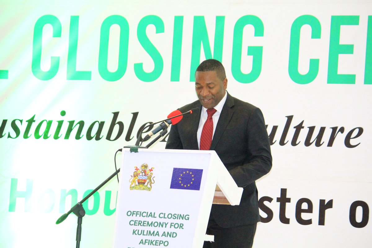 FAOMalawi's tweet photo. #KULIMA #Afikepo Closure
"Through #KULIMA &amp; #Afikepo our smallholder farmers were given expertise to improve #productivity and #valueaddition. We have seen an increase in productivity of different crops especially banana",  Min of Agriculture, Sam Kawale. https://t.co/KQOREVTYMl