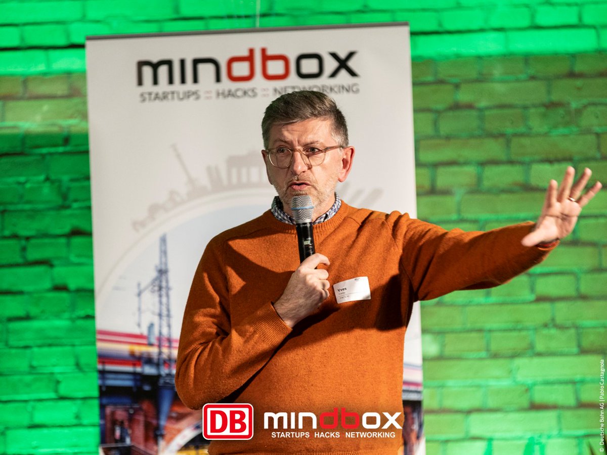 dbmindbox's tweet photo. 14 #Startups aus vier #Programmen hatten gestern ihre Midterm #Präsentationen &amp; stellten ihre bisherigen Ergebnisse aus 50 Tagen Startup-Programm vor. Hier ein paar 🎄-liche Eindrücke von den gestrigen #Midterms &amp; anschließender #Weihnachtsfeier 🎅 https://t.co/j9YoX3sgiD