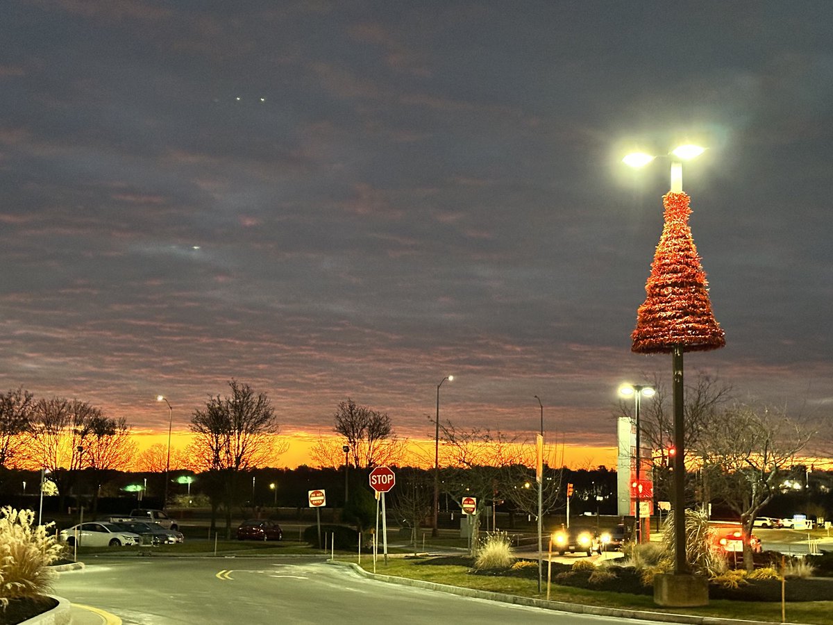 Gorgeous beginning, good morning from Danvers. #boston ⁦@Met_CindyFitz⁩ ⁦@MarketBasket⁩