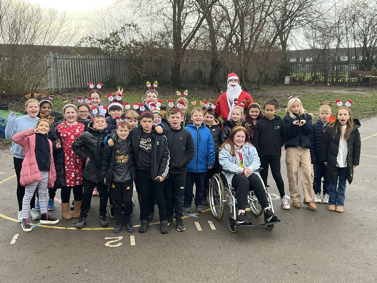 StBernardsep's tweet photo. Team 6 had a great time dashing through the rain with Santa #StBsisactive https://t.co/hAno5AUMRu