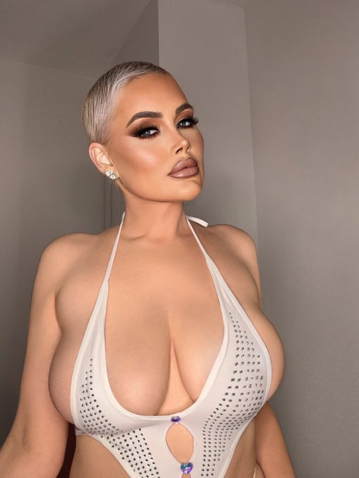 What did you see first, my beautiful face or my 🍒? https://t.co/d6nOriCnUB