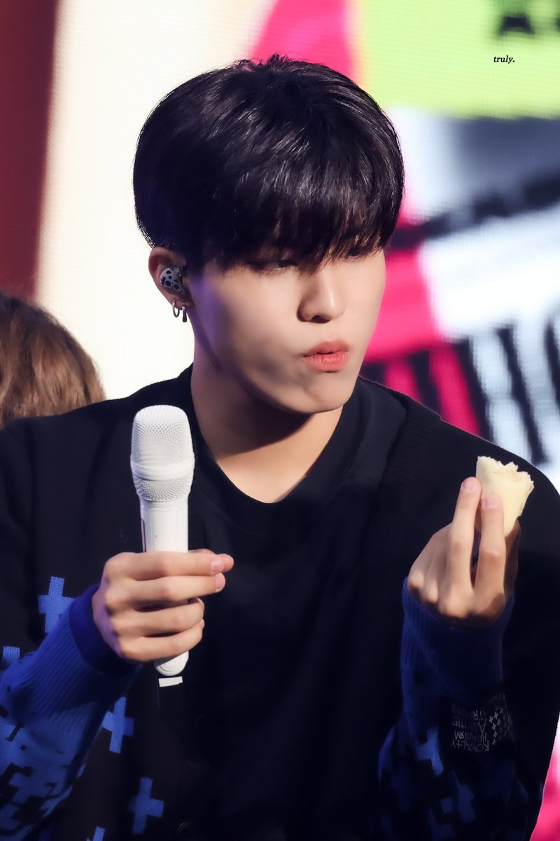 trulylove_jw's tweet photo. 밥 많이 드세요 🍚🍚🍚

#트레저 #박정우 #ジョンウ
#TREASURE #PARKJEONGWOO https://t.co/X0BUQB09Kj