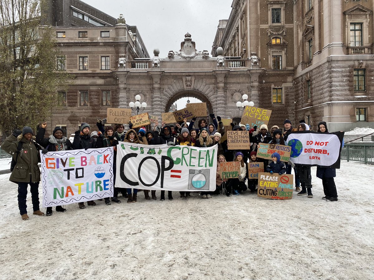 Climate strike week 277. People all over the world are now protesting to demand climate justice from #COP28 currently taking place in Dubai.
We need the fossil fuel lobbyists out of climate negotiations, and no more empty promises!
#FridaysForFuture #ClimateStrike #PollutersOut