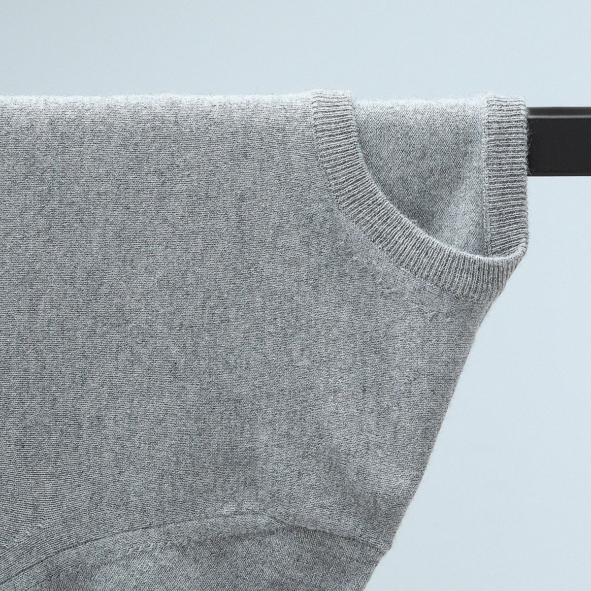 Sıcaklık hissini en üst seviyeye taşıyan kaşmir trikolar dahil oldukları kombinlere kazandırdıkları yüksek çekicilik ile kışın popüler parçaları. RAMSEY Cashmere koleksiyonu seçili mağazalarda ve online’da! #walktotomorrow #FW2324 #whatsnext