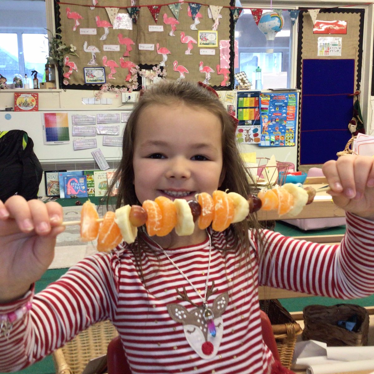 Penclawdd's tweet photo. #Pencflam Working on making a repeated pattern - we decided to make some healthy fruit kebabs. We were able to repeat the pattern and understand that eating healthy food makes us strong. #Pencnum #PencHWB https://t.co/NUy07XLbaH