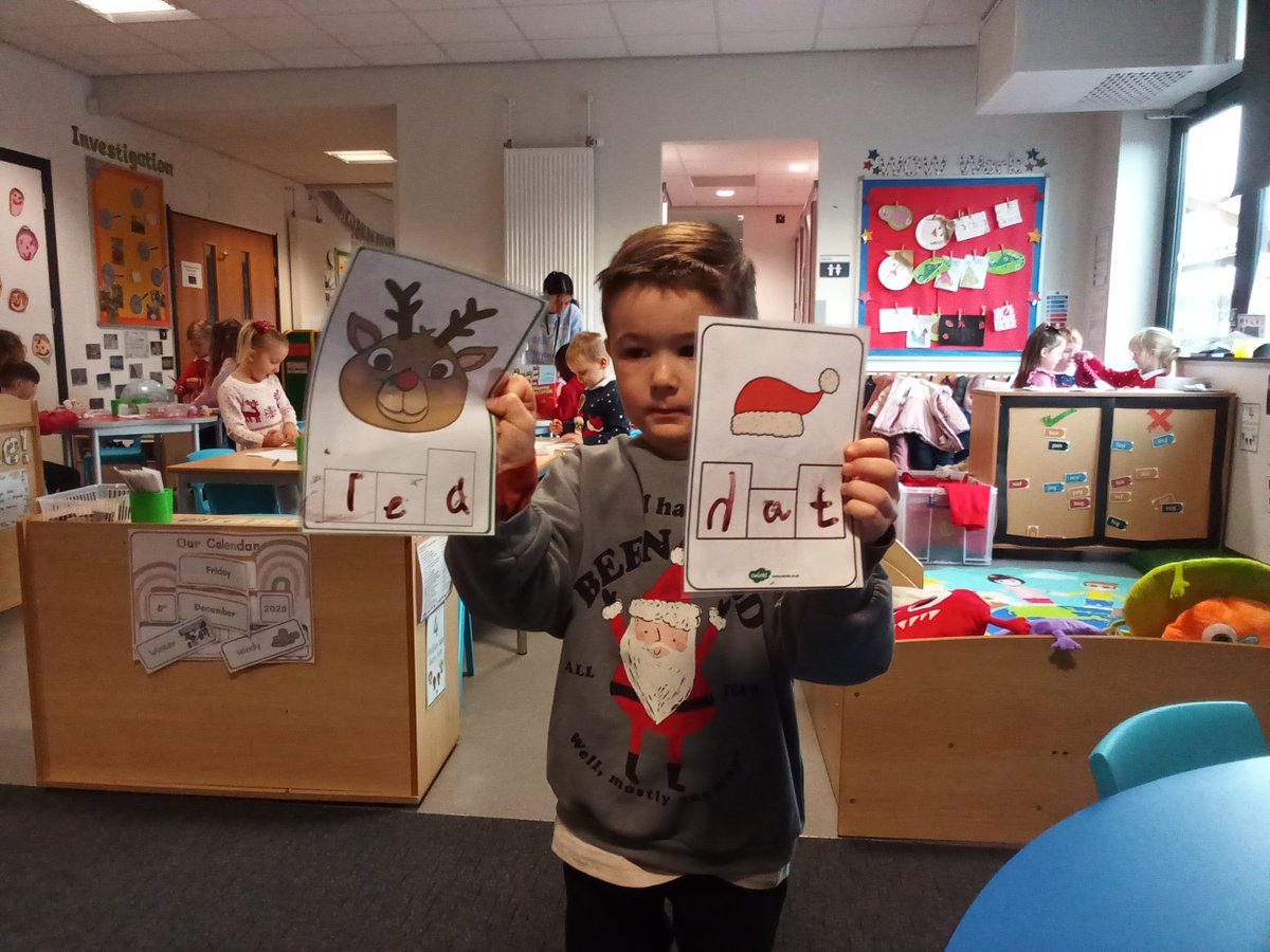 GCPFS2's tweet image. Look at our super writing in Reception. The children have been using their phonics to write the words. @PrimaryGreat #gcpearlyyears #gcpphonics